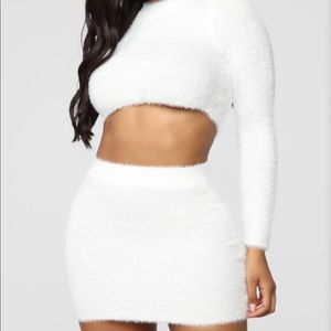 Fuzzy feels skirt set white